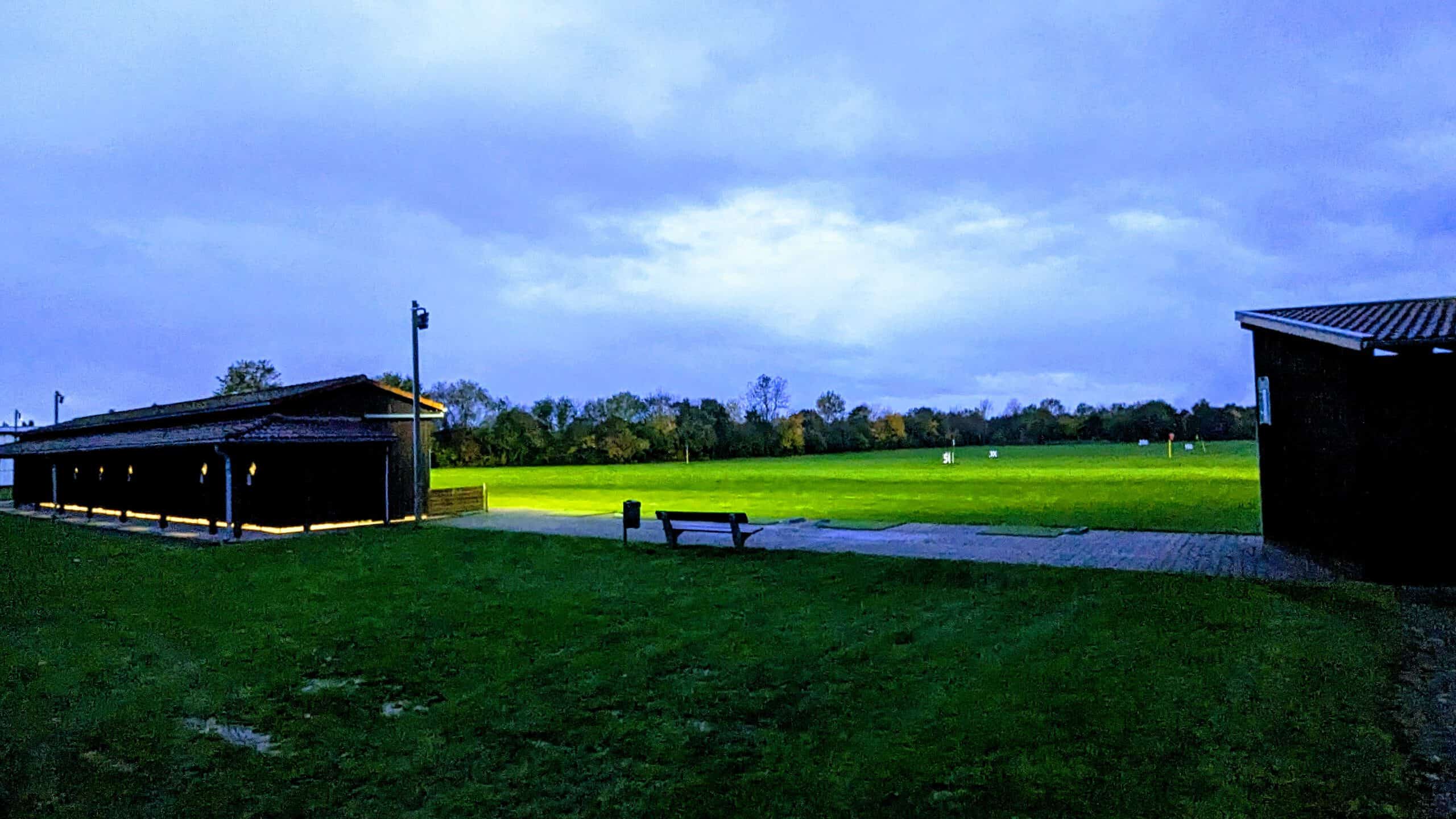 Golf Range bei Nacht